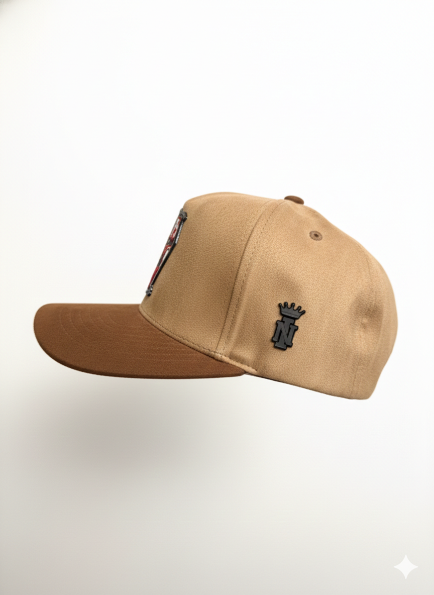 Gorra Gallo Fino de Pelea - Edición Nuevo Imperio en Gamuza Café